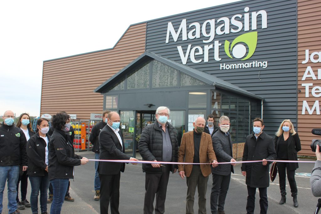 Coupé de Ruban du nouveau Magasin Vert de Hommarting